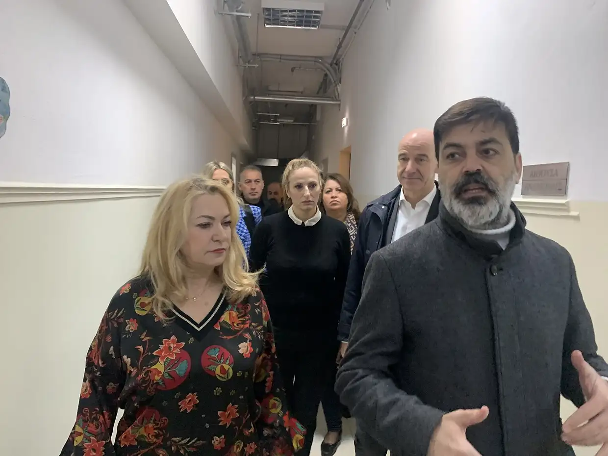 Οι Βουλευτές Πιερίας ΝΔ στο γηροκομείο: Βοήθεια στα συσσίτια Οι Βουλευτές Πιερίας ΝΔ στο γηροκομείο: Βοήθεια στα συσσίτια