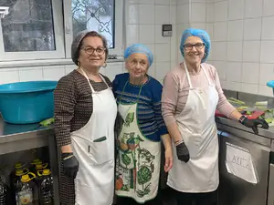 Βημα..τίζοντας: Στο πλευρό των ηλικιωμένων οι βουλευτές Πιερίας στο γηροκομείο Οι Βουλευτές Πιερίας ΝΔ στο γηροκομείο: Βοήθεια στα συσσίτια