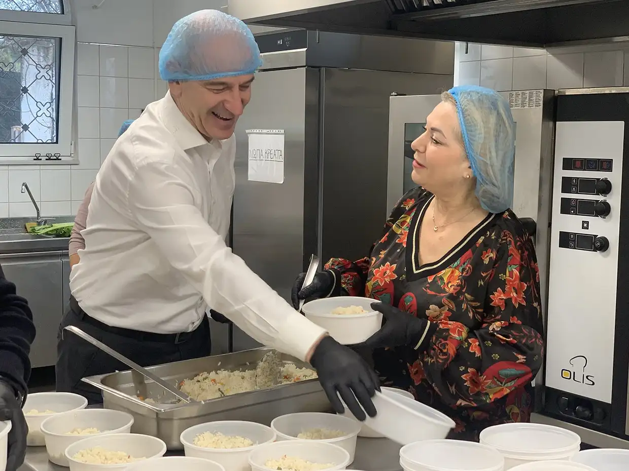 Οι Βουλευτές Πιερίας ΝΔ στο γηροκομείο: Βοήθεια στα συσσίτια Οι Βουλευτές Πιερίας ΝΔ στο γηροκομείο: Βοήθεια στα συσσίτια