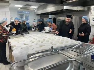 Βημα..τίζοντας: Στο πλευρό των ηλικιωμένων οι βουλευτές Πιερίας στο γηροκομείο Οι Βουλευτές Πιερίας ΝΔ στο γηροκομείο: Βοήθεια στα συσσίτια