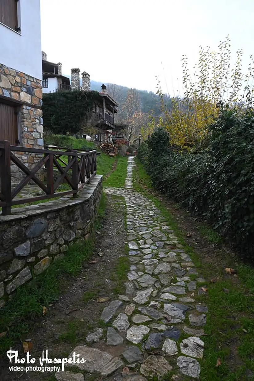 Παλαιός Παντελεήμονας: ο παραμυθένιος οικισμός της Πιερίας Παλαιός Παντελεήμονας: ο παραμυθένιος οικισμός της Πιερίας