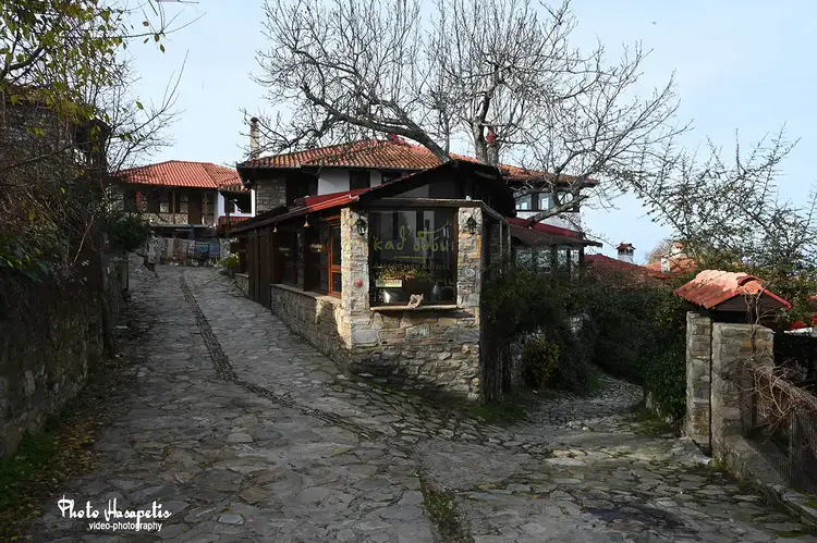 Παλαιός Παντελεήμονας: ο παραμυθένιος οικισμός της Πιερίας Παλαιός Παντελεήμονας: ο παραμυθένιος οικισμός της Πιερίας