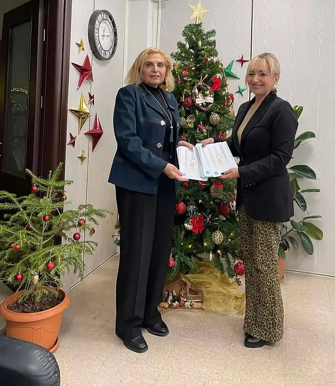 Παράδοση διαδραστικού εκπαιδευτικού εντύπου για το Δίον στους μαθητές της Πιερίας από την Αντιπεριφερειάρχη Πιερίας Παράδοση διαδραστικού εκπαιδευτικού εντύπου για το Δίον στους μαθητές της Πιερίας από την Αντιπεριφερειάρχη Πιερίας