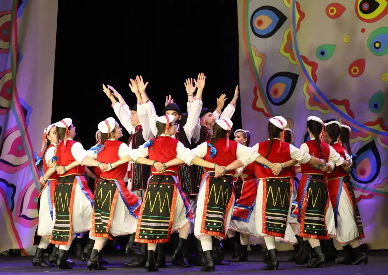 Πάρκο των Χρωμάτων: Λαϊκή μουσική και χοροί Βουλγαρίας με κορυφαίους καλλιτέχνες Πάρκο των Χρωμάτων: Λαϊκή μουσική και χοροί Βουλγαρίας με κορυφαίους καλλιτέχνες