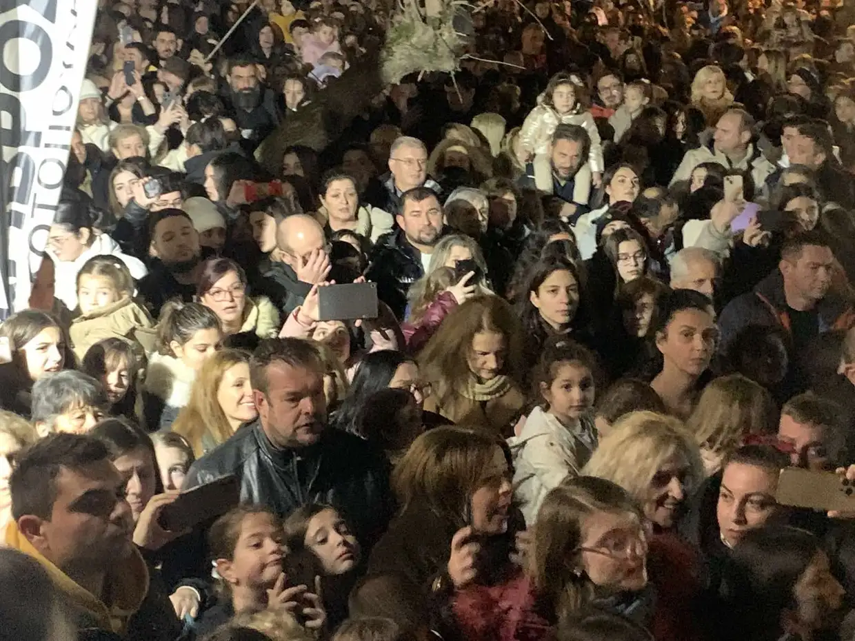 Πάρκο των Χρωμάτων: Λαμπερή έναρξη με την Κλαυδία (φωτορεπορτάζ και βίντεο) Πάρκο των Χρωμάτων: Λαμπερή έναρξη με την Κλαυδία