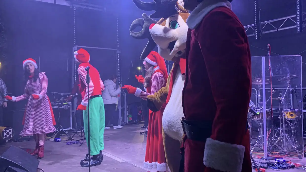 Πάρκο των Χρωμάτων: Λαμπερή έναρξη με την Κλαυδία (φωτορεπορτάζ και βίντεο) Πάρκο των Χρωμάτων: Λαμπερή έναρξη με την Κλαυδία