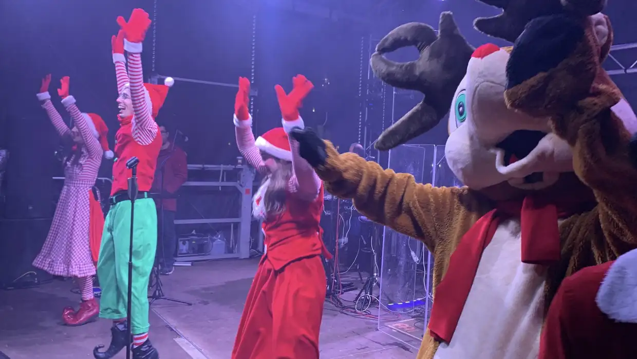 Πάρκο των Χρωμάτων: Λαμπερή έναρξη με την Κλαυδία (φωτορεπορτάζ και βίντεο) Πάρκο των Χρωμάτων: Λαμπερή έναρξη με την Κλαυδία