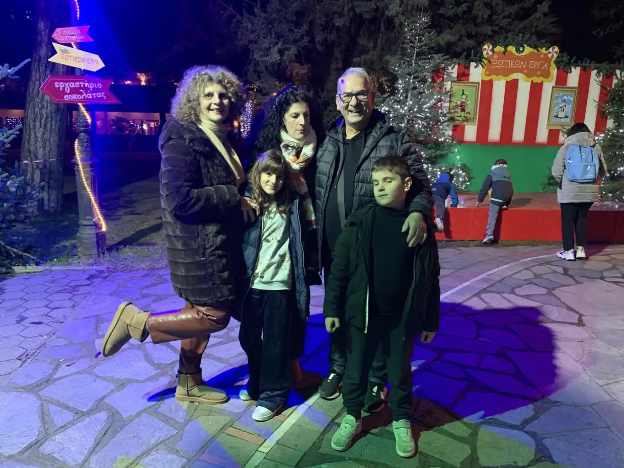 Πάρκο των Χρωμάτων: Λαμπερή έναρξη με την Κλαυδία (φωτορεπορτάζ και βίντεο) Πάρκο των Χρωμάτων: Λαμπερή έναρξη με την Κλαυδία