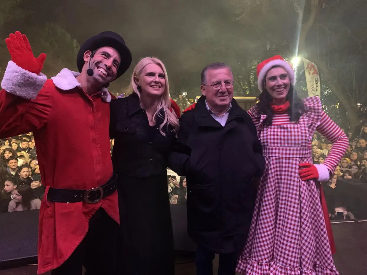 Πάρκο των Χρωμάτων: Λαμπερή έναρξη με την Κλαυδία (φωτορεπορτάζ και βίντεο) Πάρκο των Χρωμάτων: Λαμπερή έναρξη με την Κλαυδία