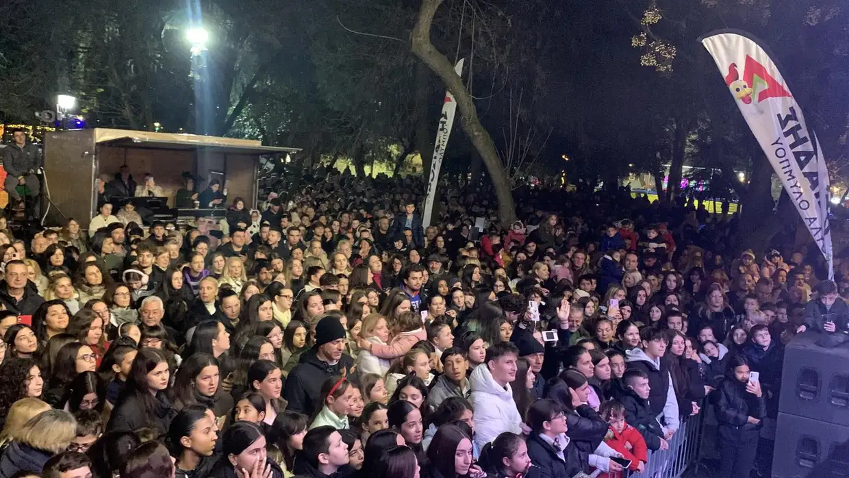 Πάρκο των Χρωμάτων: Λαμπερή έναρξη με την Κλαυδία (φωτορεπορτάζ και βίντεο) Πάρκο των Χρωμάτων: Λαμπερή έναρξη με την Κλαυδία