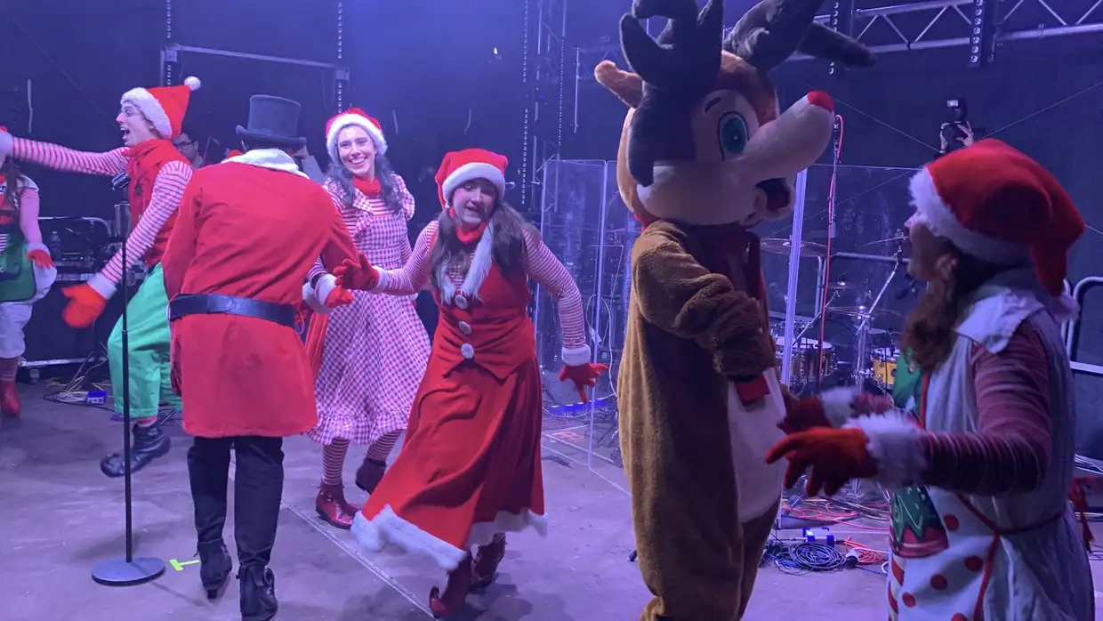 Πάρκο των Χρωμάτων: Λαμπερή έναρξη με την Κλαυδία (φωτορεπορτάζ και βίντεο) Πάρκο των Χρωμάτων: Λαμπερή έναρξη με την Κλαυδία