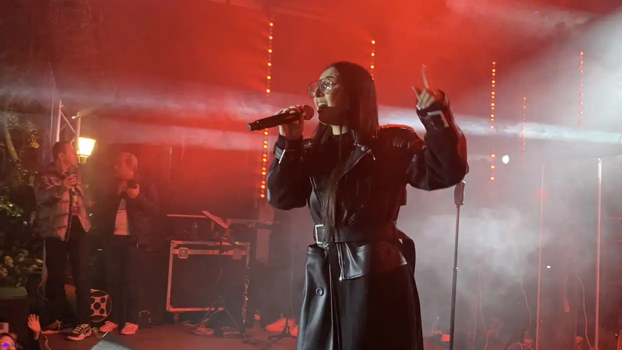 Πάρκο των Χρωμάτων: Λαμπερή έναρξη με την Κλαυδία (φωτορεπορτάζ και βίντεο) Πάρκο των Χρωμάτων: Λαμπερή έναρξη με την Κλαυδία