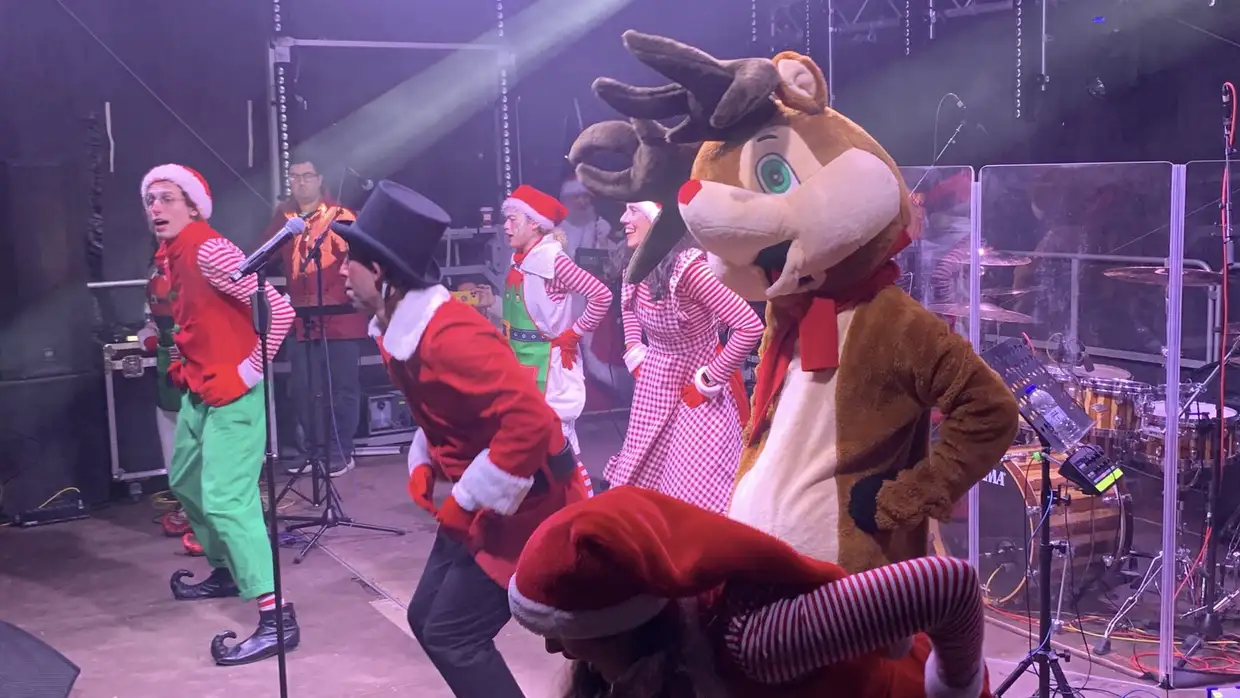 Πάρκο των Χρωμάτων: Λαμπερή έναρξη με την Κλαυδία (φωτορεπορτάζ και βίντεο) Πάρκο των Χρωμάτων: Λαμπερή έναρξη με την Κλαυδία