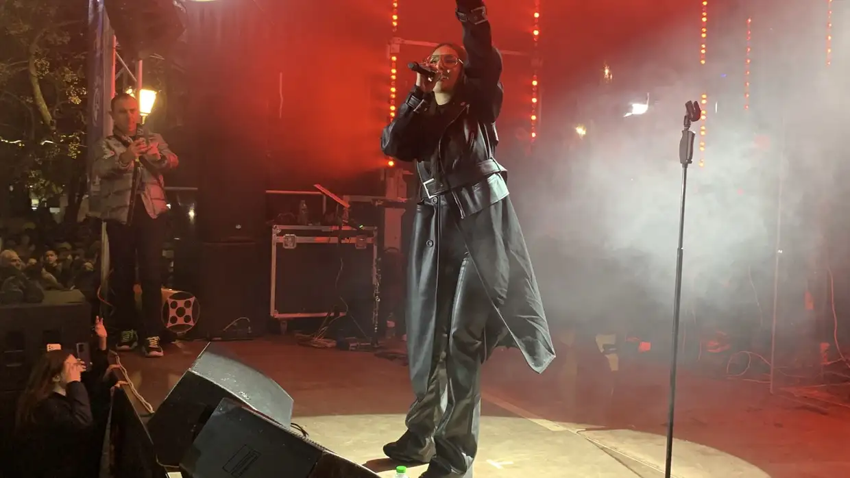 Πάρκο των Χρωμάτων: Λαμπερή έναρξη με την Κλαυδία (φωτορεπορτάζ και βίντεο) Πάρκο των Χρωμάτων: Λαμπερή έναρξη με την Κλαυδία