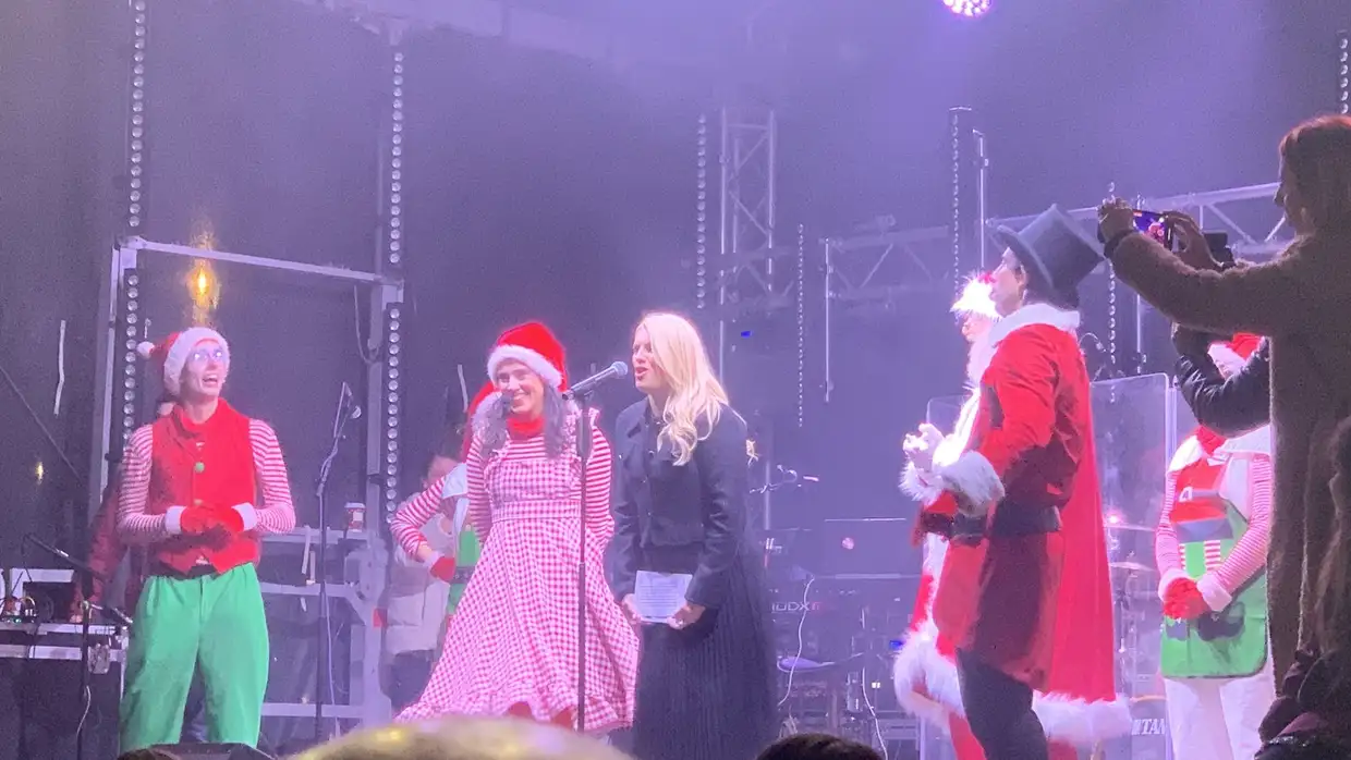 Πάρκο των Χρωμάτων: Λαμπερή έναρξη με την Κλαυδία (φωτορεπορτάζ και βίντεο) Πάρκο των Χρωμάτων: Λαμπερή έναρξη με την Κλαυδία (φωτορεπορτάζ και βίντεο)