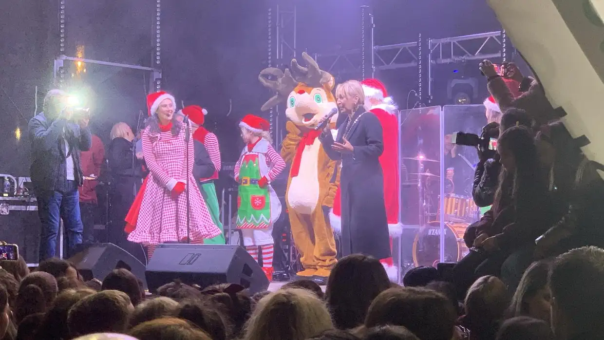 Πάρκο των Χρωμάτων: Λαμπερή έναρξη με την Κλαυδία (φωτορεπορτάζ και βίντεο) Πάρκο των Χρωμάτων: Λαμπερή έναρξη με την Κλαυδία (φωτορεπορτάζ και βίντεο)