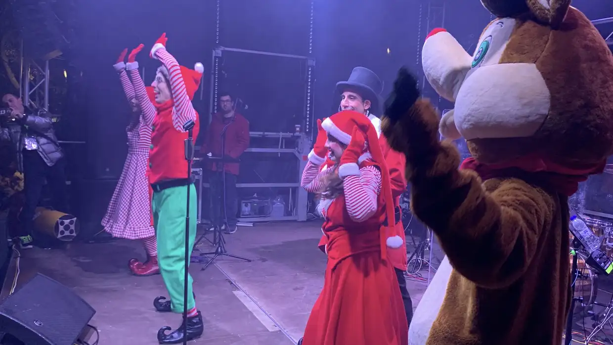 Πάρκο των Χρωμάτων: Λαμπερή έναρξη με την Κλαυδία (φωτορεπορτάζ και βίντεο) Πάρκο των Χρωμάτων: Λαμπερή έναρξη με την Κλαυδία