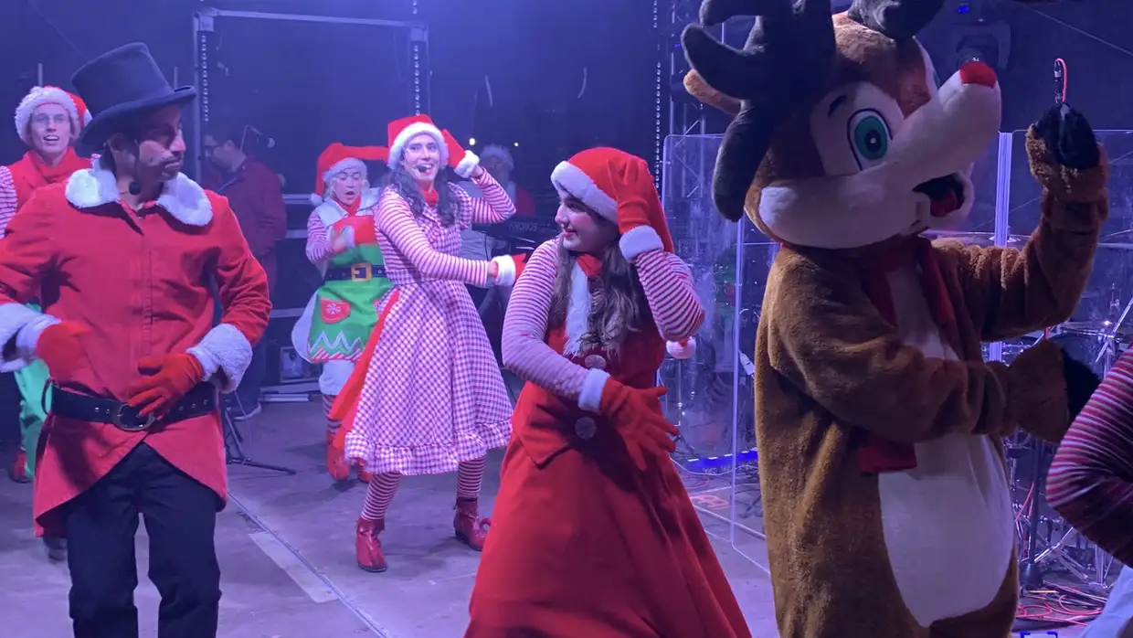 Πάρκο των Χρωμάτων: Λαμπερή έναρξη με την Κλαυδία (φωτορεπορτάζ και βίντεο) Πάρκο των Χρωμάτων: Λαμπερή έναρξη με την Κλαυδία