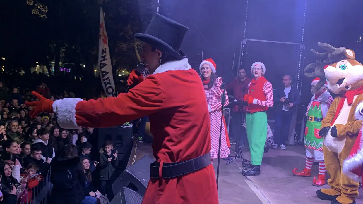 Πάρκο των Χρωμάτων: Λαμπερή έναρξη με την Κλαυδία (φωτορεπορτάζ και βίντεο) Πάρκο των Χρωμάτων: Λαμπερή έναρξη με την Κλαυδία