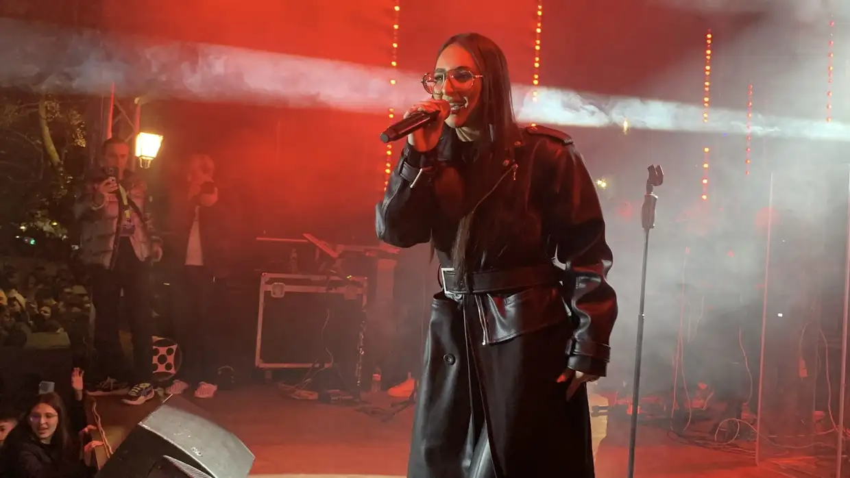 Πάρκο των Χρωμάτων: Λαμπερή έναρξη με την Κλαυδία (φωτορεπορτάζ και βίντεο) Πάρκο των Χρωμάτων: Λαμπερή έναρξη με την Κλαυδία