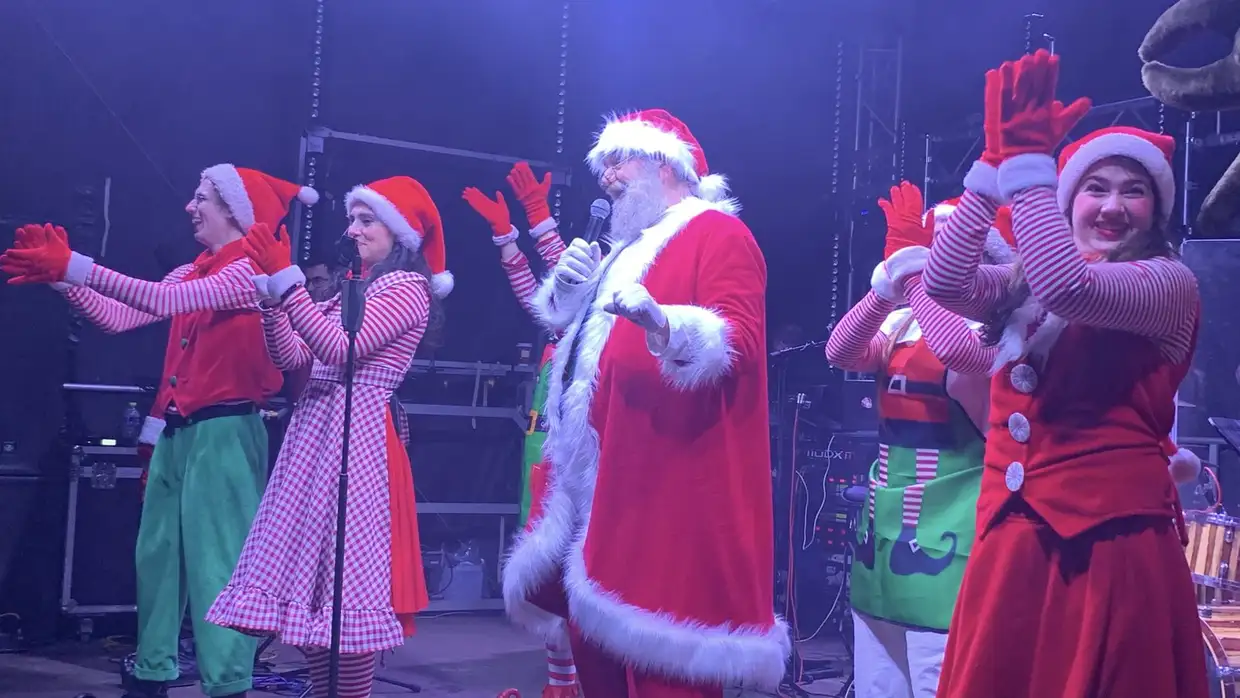 Πάρκο των Χρωμάτων: Λαμπερή έναρξη με την Κλαυδία (φωτορεπορτάζ και βίντεο) Πάρκο των Χρωμάτων: Λαμπερή έναρξη με την Κλαυδία