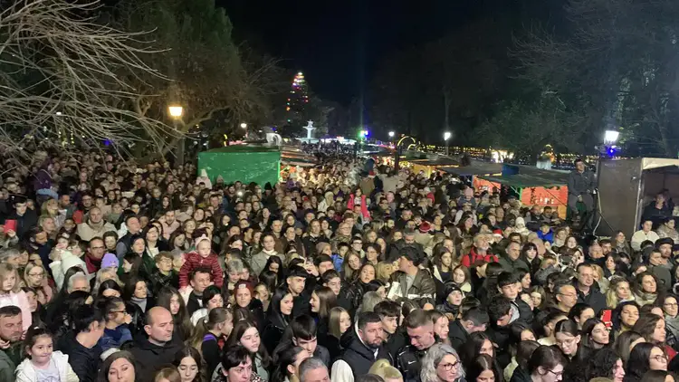 Πάρκο των Χρωμάτων: Λαμπερή έναρξη με την Κλαυδία (φωτορεπορτάζ και βίντεο) Πάρκο των Χρωμάτων: Λαμπερή έναρξη με την Κλαυδία