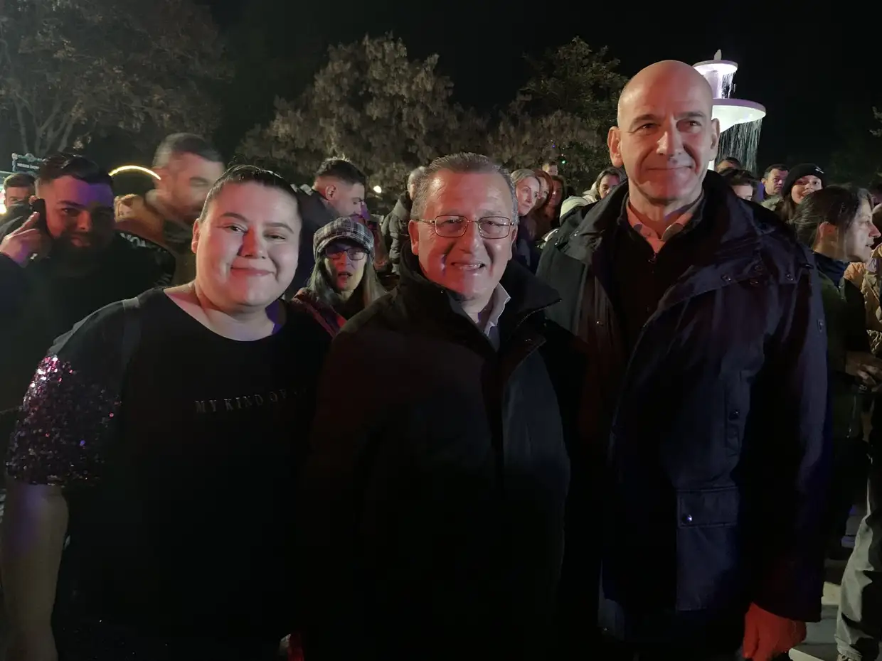 Πάρκο των Χρωμάτων: Λαμπερή έναρξη με την Κλαυδία (φωτορεπορτάζ και βίντεο) Πάρκο των Χρωμάτων: Λαμπερή έναρξη με την Κλαυδία