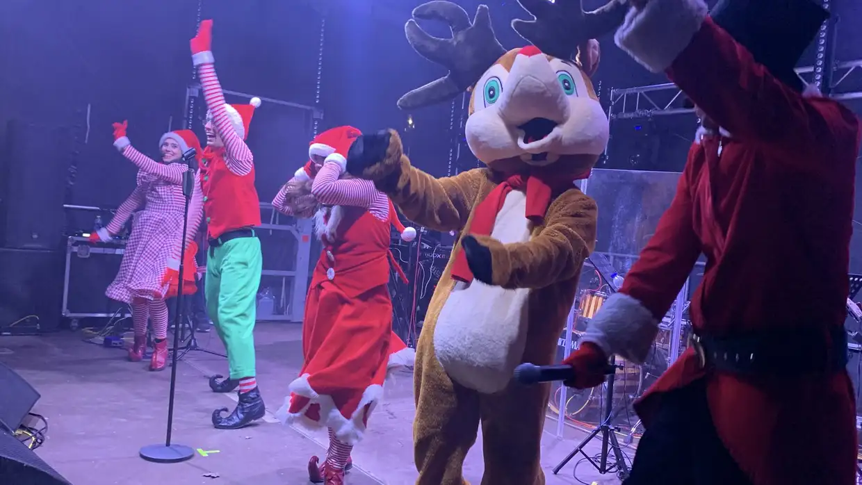 Πάρκο των Χρωμάτων: Λαμπερή έναρξη με την Κλαυδία (φωτορεπορτάζ και βίντεο) Πάρκο των Χρωμάτων: Λαμπερή έναρξη με την Κλαυδία