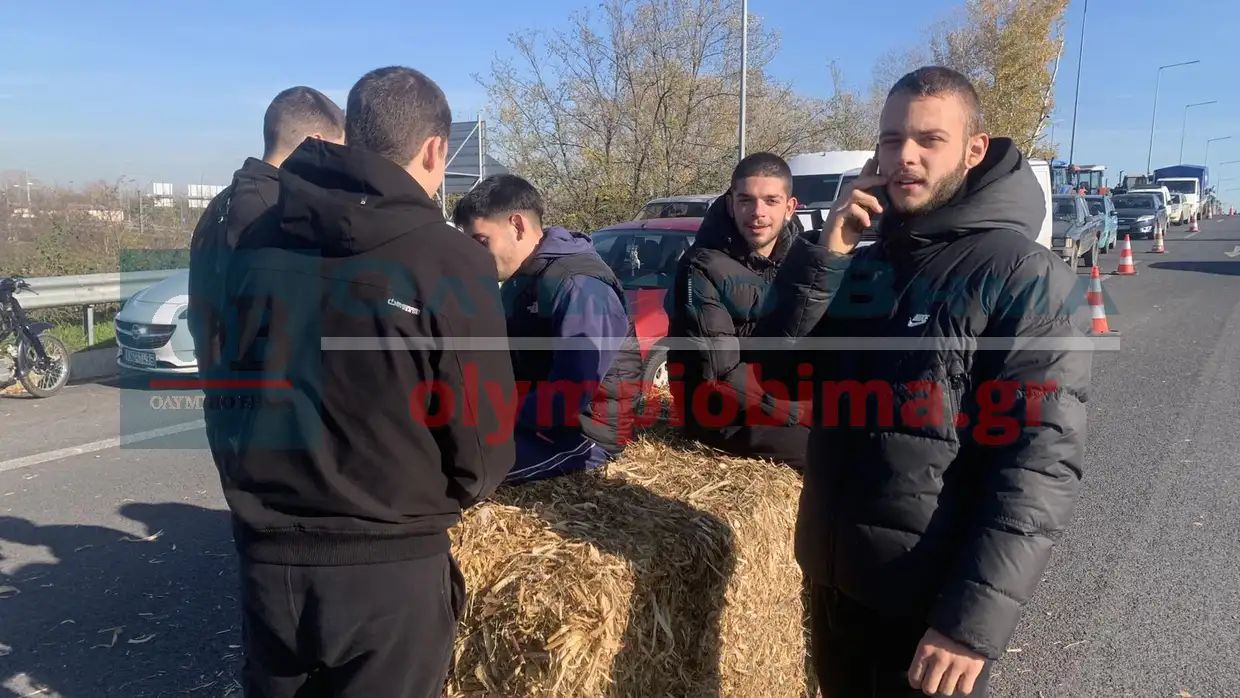 Πιερία: Μπλόκο από τους αγρότες που έκλεισαν τη Γέφυρα Λαζαρίδη – Κλιμακώνεται ο αγώνας στην Εθνική Οδό Πιερία: Μπλόκο από τους αγρότες που έκλεισαν τη Γέφυρα Λαζαρίδη – Κλιμακώνεται ο αγώνας στην Εθνική Οδό