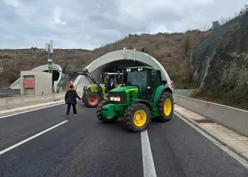 Προσωρινές κυκλοφοριακές ρυθμίσεις στον Π.Α.Θ.Ε. λόγω αγροτικών κινητοποιήσεων Προσωρινές κυκλοφοριακές ρυθμίσεις στον Π.Α.Θ.Ε λόγω αγροτικών κινητοποιήσεων