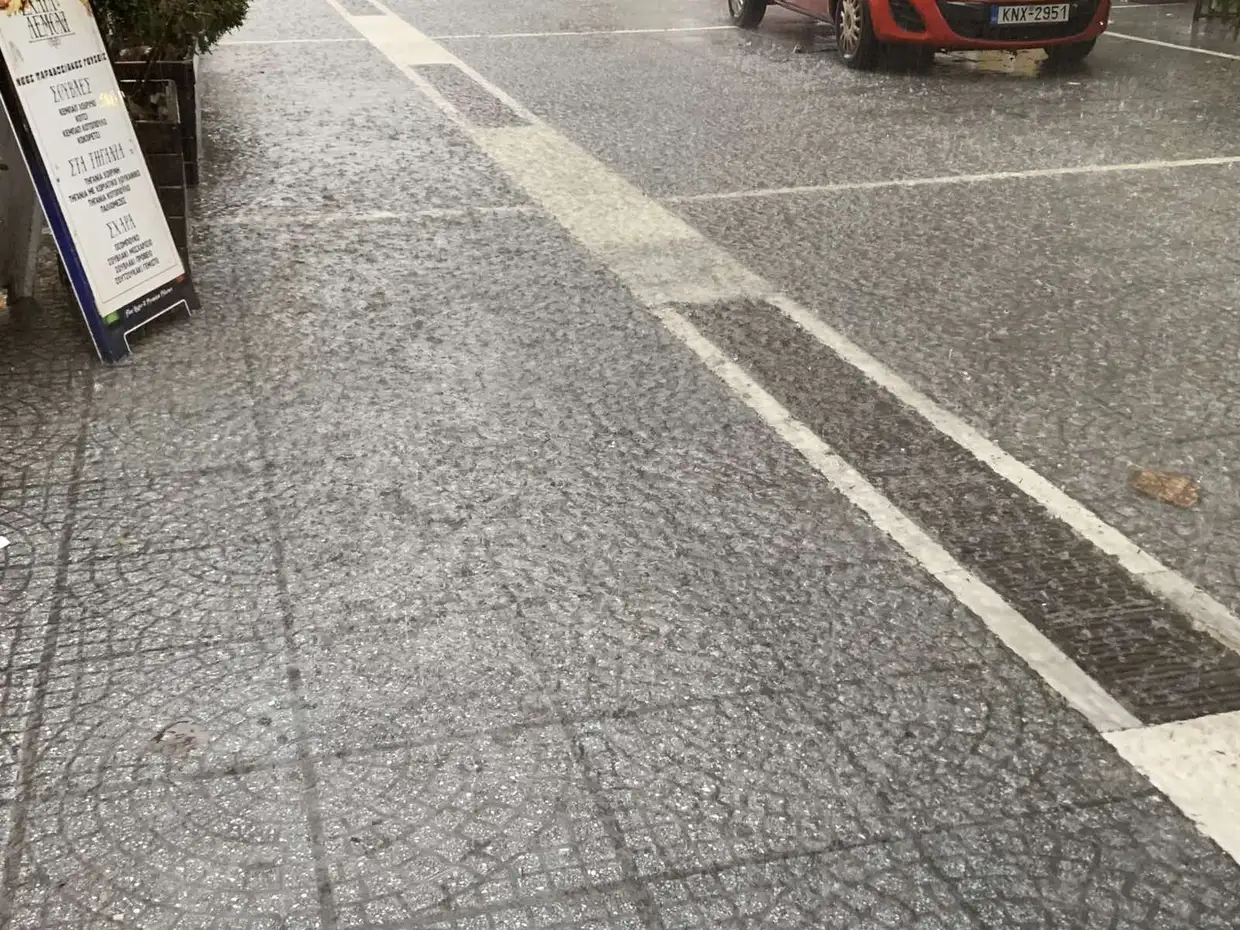 Προβλήματα με τη βροχή σε κεντρικούς δρόμους της Κατερίνης