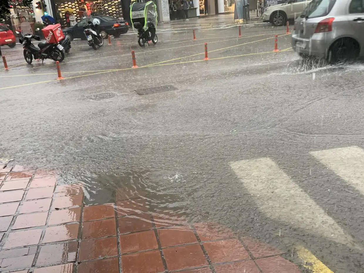 Προβλήματα με τη βροχή σε κεντρικούς δρόμους της Κατερίνης