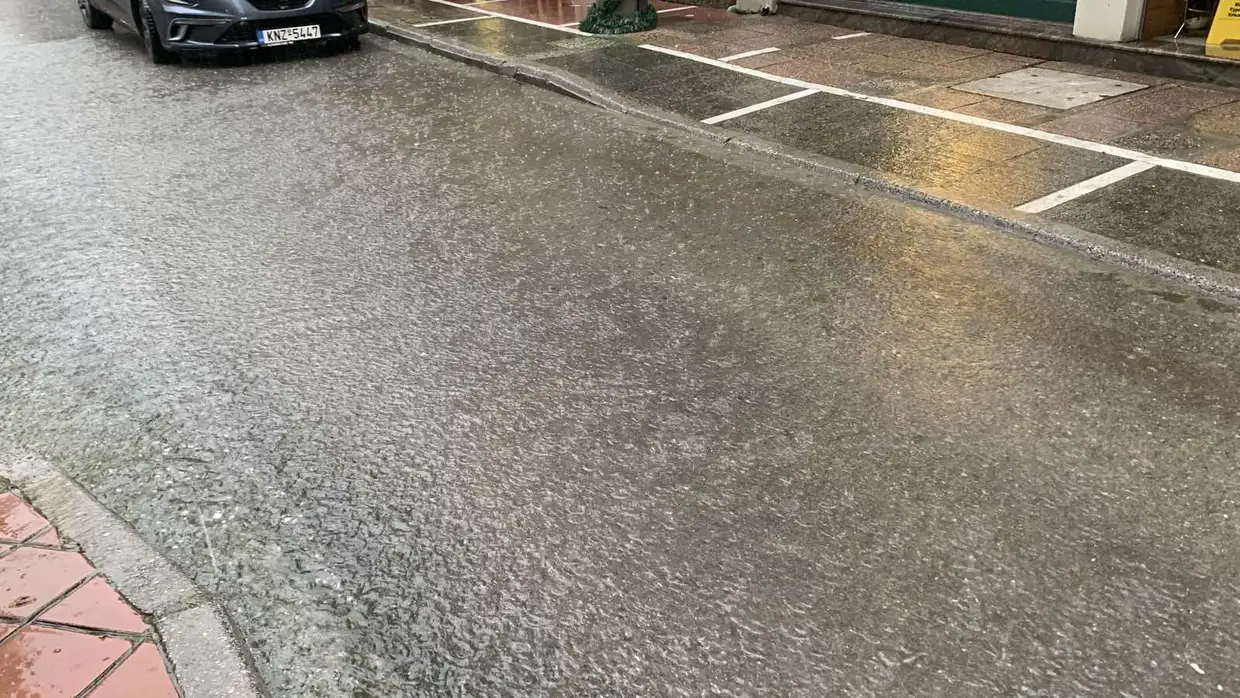 Προβλήματα με τη βροχή σε κεντρικούς δρόμους της Κατερίνης