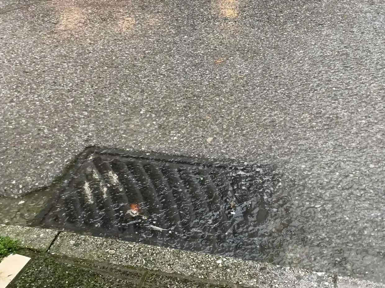 Προβλήματα με τη βροχή σε κεντρικούς δρόμους της Κατερίνης