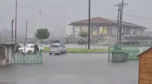 Προβλήματα με τη βροχή σε κεντρικούς δρόμους της Κατερίνης (εικόνες βίντεο)