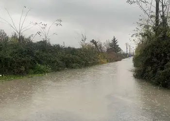 Προβλήματα με τη βροχή σε κεντρικούς δρόμους της Κατερίνης (εικόνες βίντεο, Upd)