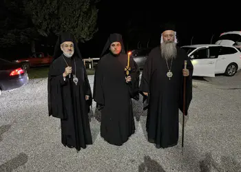 Ρασοευχή μοναχού στην Ιερά Μονή Πανάγιας Πέτρας Ολύμπου Ρασοευχή μοναχού στην Ιερά Μονή Πανάγιας Πέτρας Ολύμπου