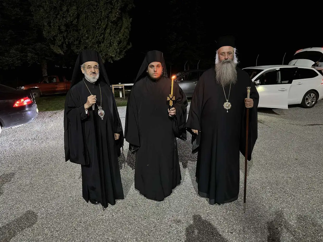 Ρασοευχή μοναχού στην Ιερά Μονή Πανάγιας Πέτρας Ολύμπου Ρασοευχή μοναχού στην Ιερά Μονή Πανάγιας Πέτρας Ολύμπου