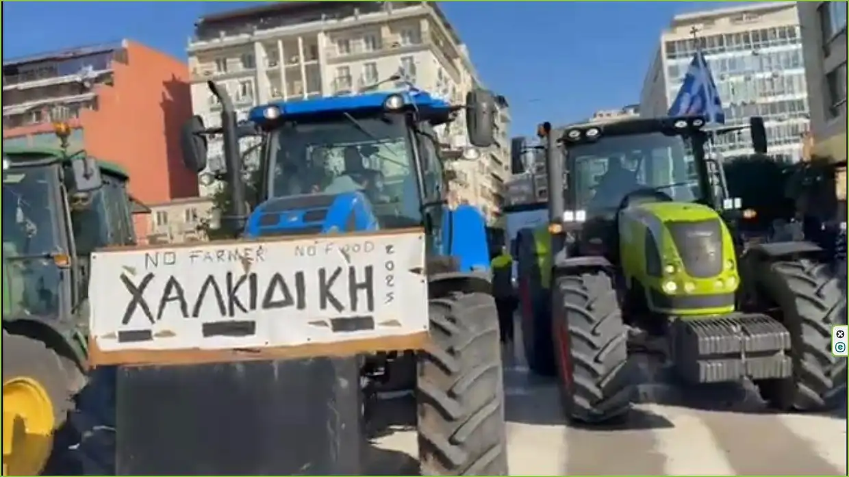 Στο λιμάνι της Θεσσαλονίκης αγρότες από τη Β. Ελλάδα Στο λιμάνι Θεσσαλονίκης αγρότες από τη Β. Ελλάδα