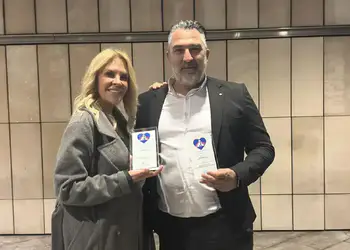 Βημα..τίζοντας: Ο Θωμάς Αναστασιάδης βραβεύτηκε για τη φιλοζωία στην Κατερίνη Ο Θωμάς Αναστασιάδης βραβεύτηκε για τη φιλοζωία στην Κατερίνη