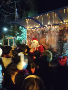 Το χριστουγεννιάτικο δέντρο φωτίζει τις κοινότητες του Δήμου Κατερίνης Το χριστουγεννιάτικο δέντρο φωτίζει τις κοινότητες του Δήμου Κατερίνης