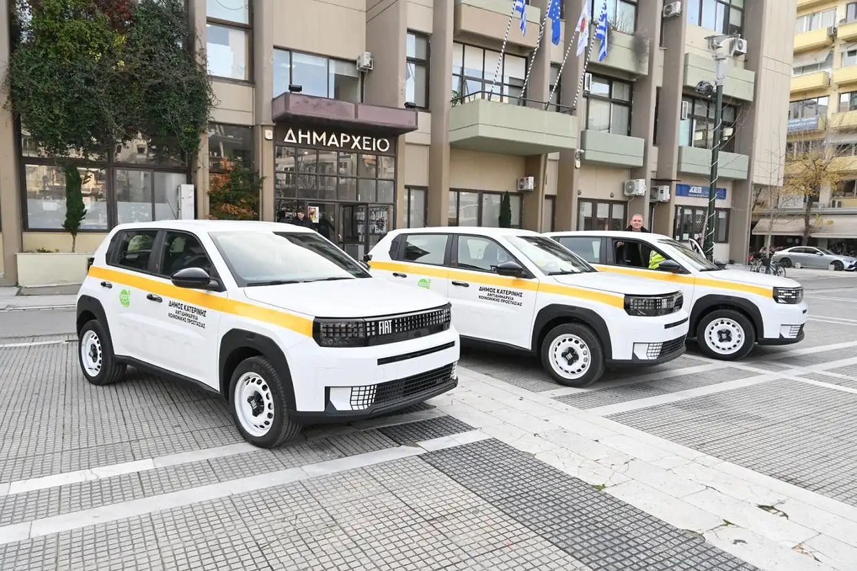 Τρία νέα ηλεκτρικά οχήματα στον στόλο του Δήμου Κατερίνης Τρία νέα ηλεκτρικά οχήματα στον στόλο του Δήμου Κατερίνης