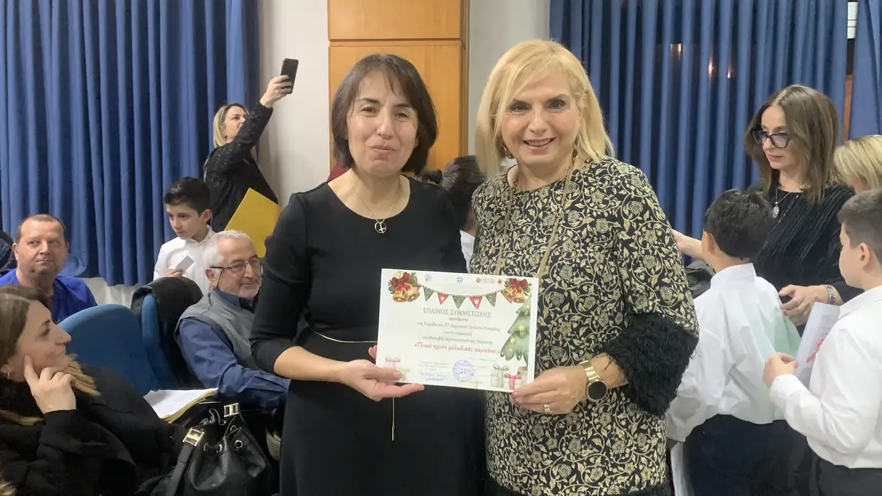 Χριστουγεννιάτικες μελωδίες από τα δημοτικά σχολεία της Κατερίνης στην Εκάβη Χριστουγεννιάτικες μελωδίες από τα δημοτικά σχολεία της Κατερίνης στην Εκάβη