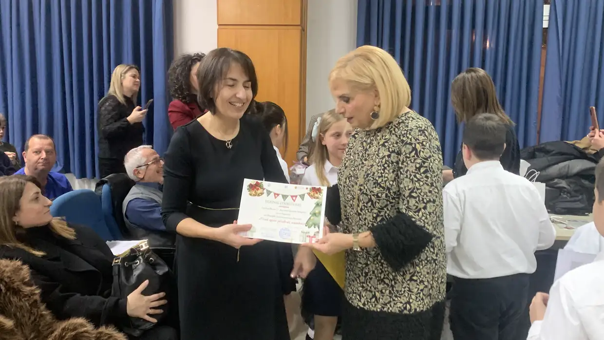 Χριστουγεννιάτικες μελωδίες από τα δημοτικά σχολεία της Κατερίνης στην Εκάβη Χριστουγεννιάτικες μελωδίες από τα δημοτικά σχολεία της Κατερίνης στην Εκάβη