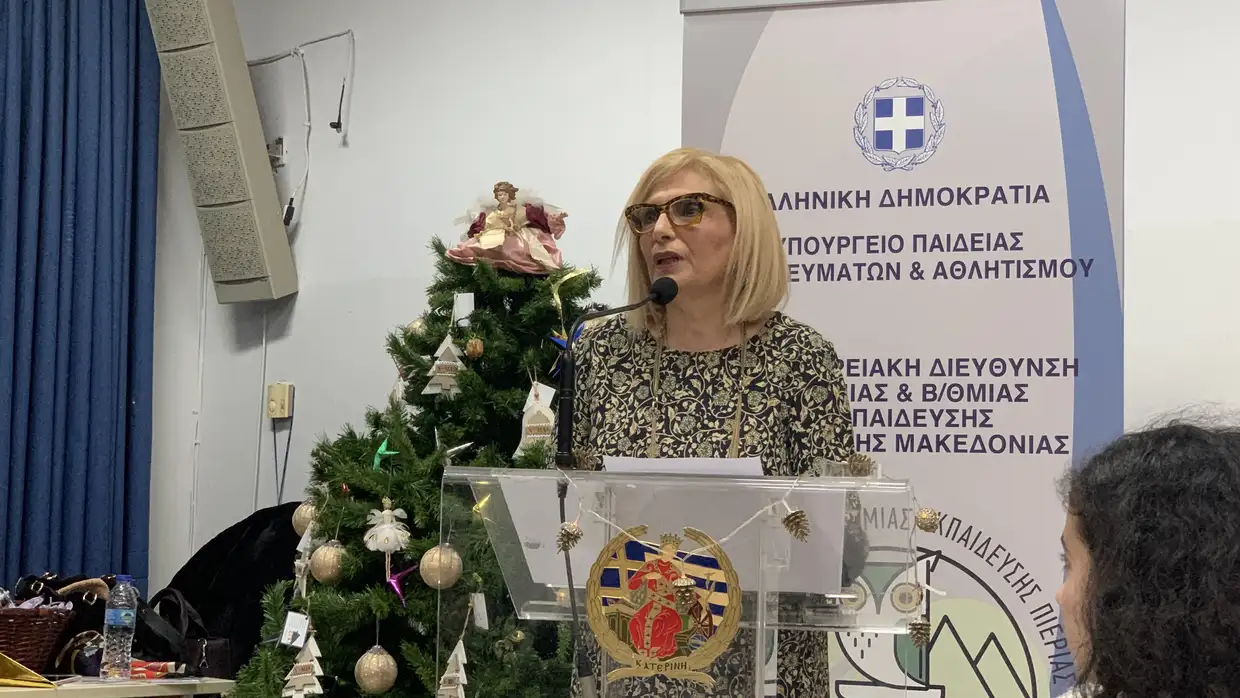 Χριστουγεννιάτικες μελωδίες από τα δημοτικά σχολεία της Κατερίνης στην Εκάβη Χριστουγεννιάτικες μελωδίες από τα δημοτικά σχολεία της Κατερίνης στην Εκάβη