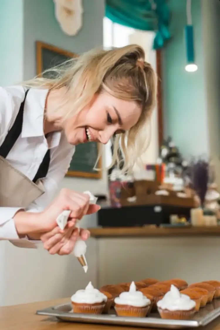 Ζαχαροπλαστική: Ένας Δημιουργικός Κόσμος που Συνδυάζει Τέχνη, Τεχνική και Γνώση